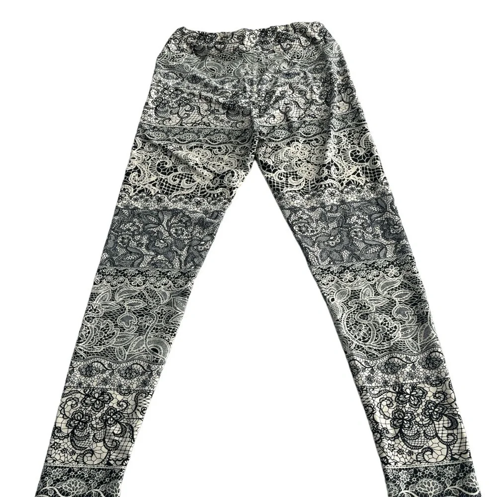 Lularoe OS Black and Cream Paisley Leggings